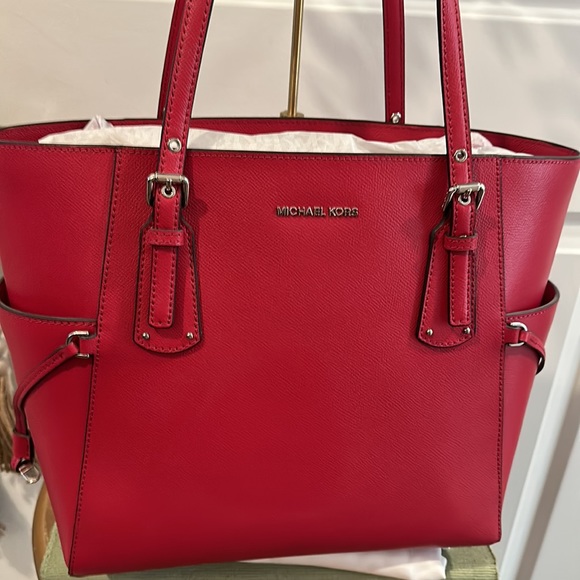 AUTHENTIC Michael Kors Voyager Tote Bag in Dark Raspberry, NWT - Picture 14 of 16